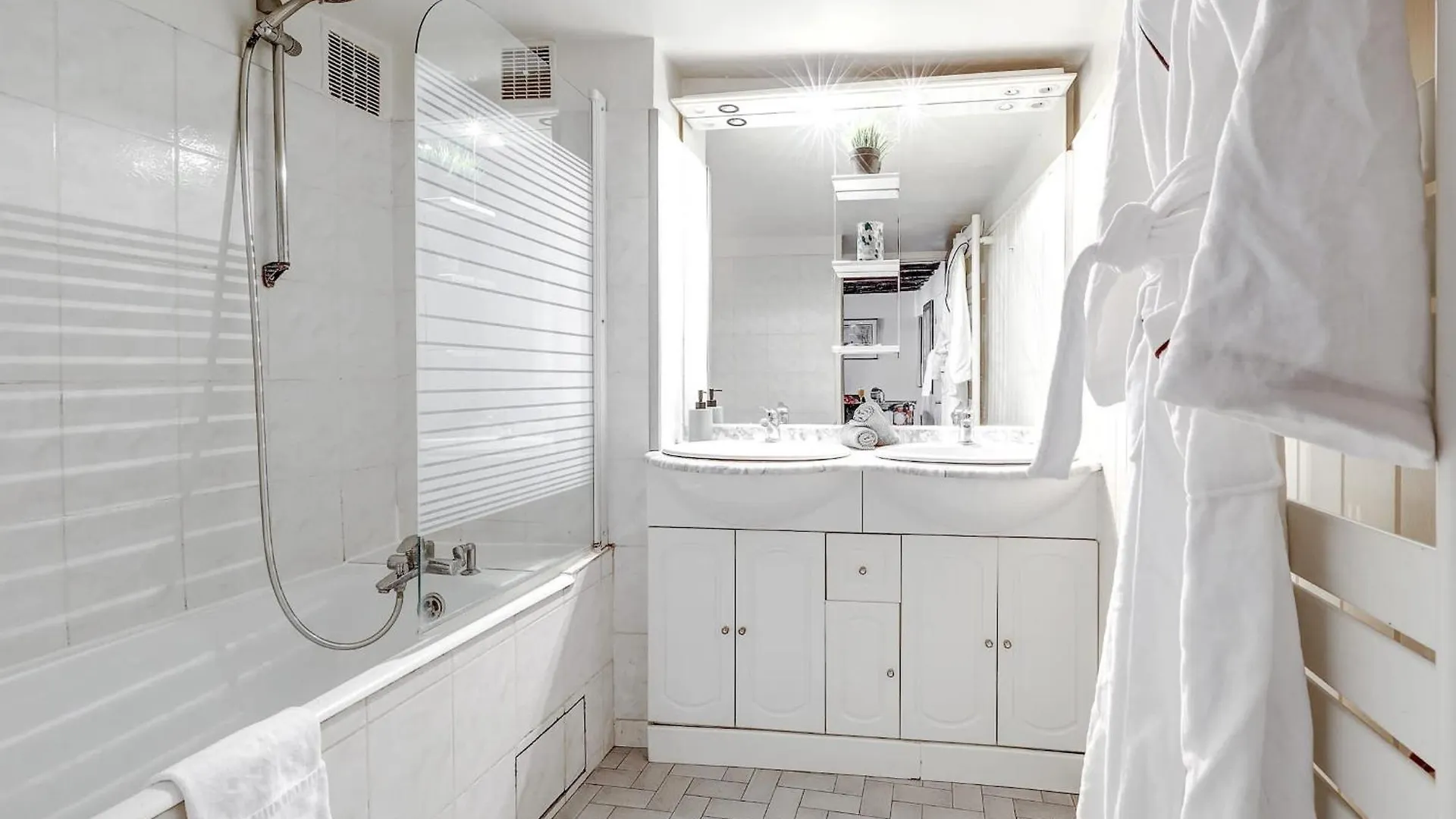 Ile Saint-louis - 2br - Cityapartmentstay Paris